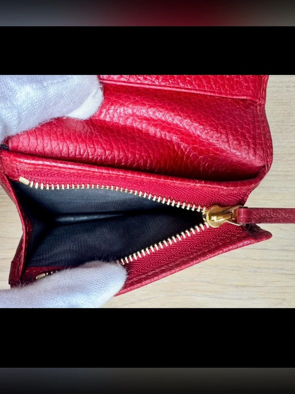 Gucci Red Pebbled Leather Card Holder with Gold Double G Hardware
